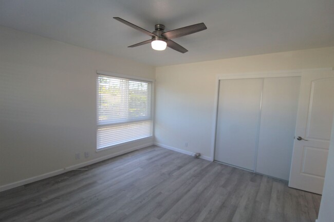 Building Photo - Remodeled Ventura Keys Duplex