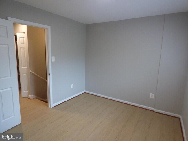 Building Photo - 1204 Westview Terrace