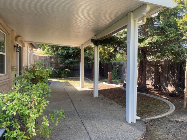 Building Photo - Empire Ranch!!