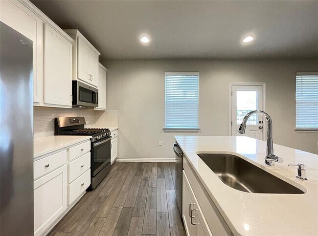 Building Photo - 1603 Denesa Dr