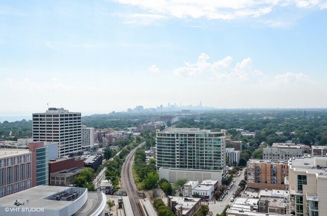 Building Photo - 1720 Maple Ave