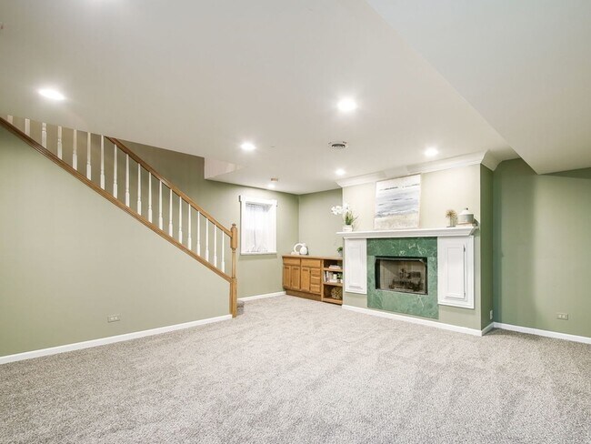 Building Photo - 325 Loomis St