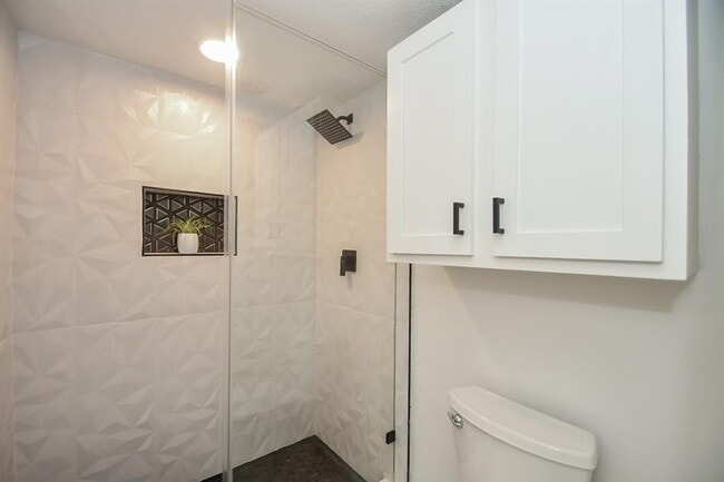 Building Photo - 6529 Bayou Glen Rd