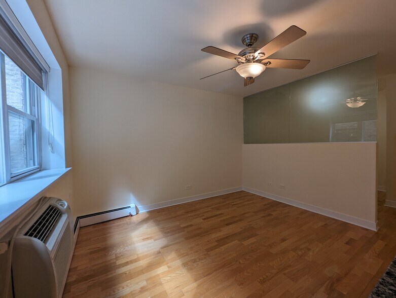Building Photo - 618 W Wrightwood Ave
