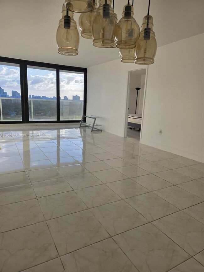 Building Photo - 3701 N Country Club Dr