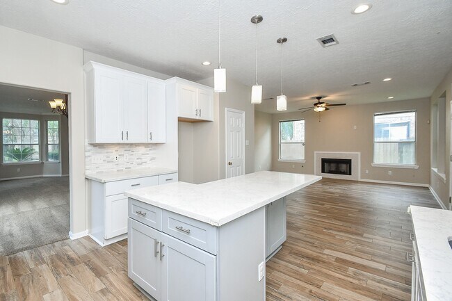 Building Photo - 215 Windrift Ct