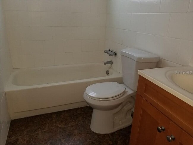 Building Photo - 2531 Almond Dr