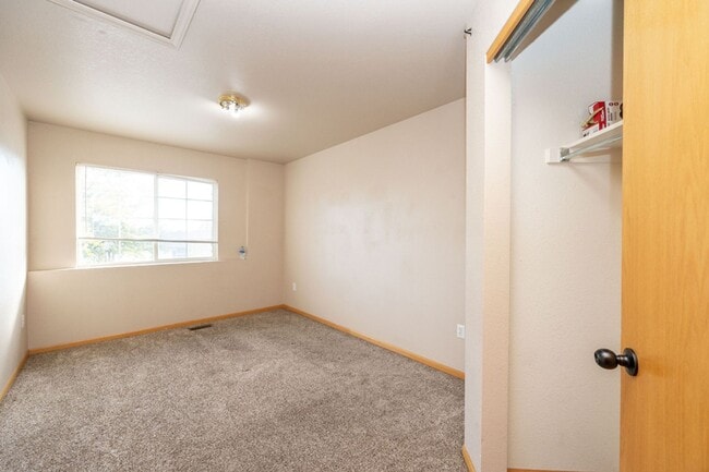 Building Photo - 3 bed, 2.5 bath Home in English Ranch Neighborhood