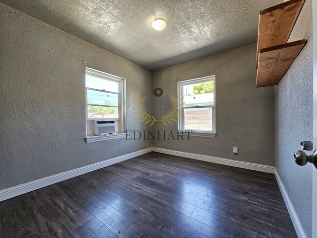 Building Photo - 915 N Harrison Ave