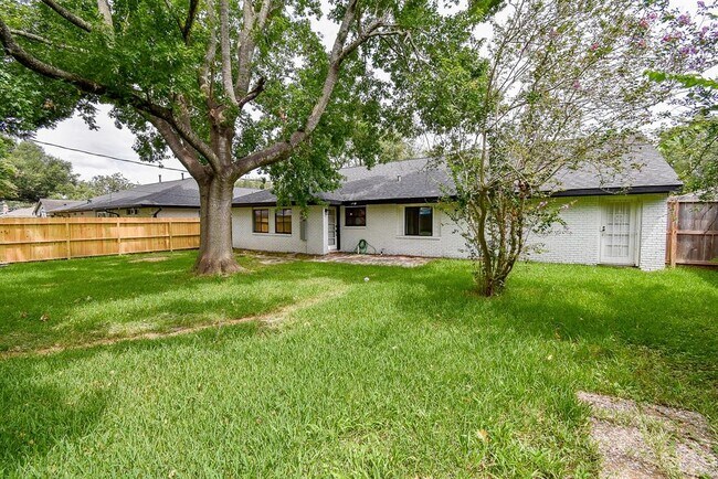 Building Photo - 5019 Stillbrooke Dr