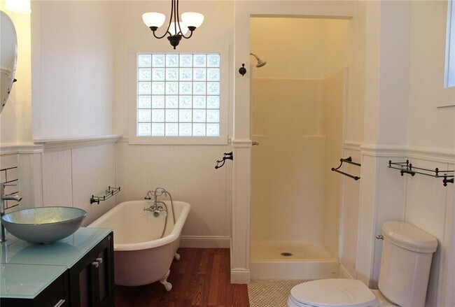 Building Photo - 1718 E Elm Rd