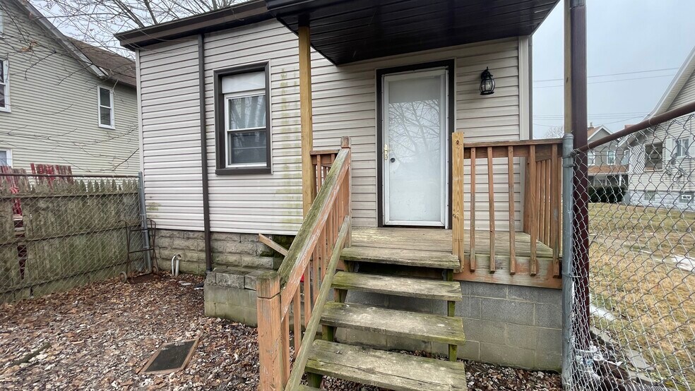 Building Photo - 2311 Grandview Ave