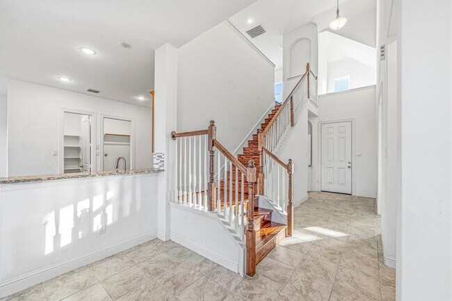 Building Photo - 3519 Sunburst Ct