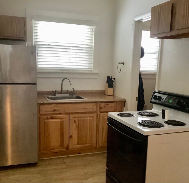 Kitchen - 127 Oak St