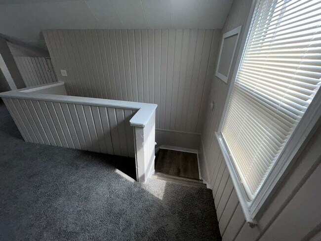 Building Photo - Three Bedroom Bungalow Ready for You