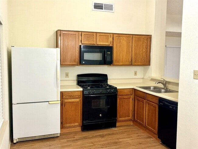 Building Photo - 3030 Sherborne St