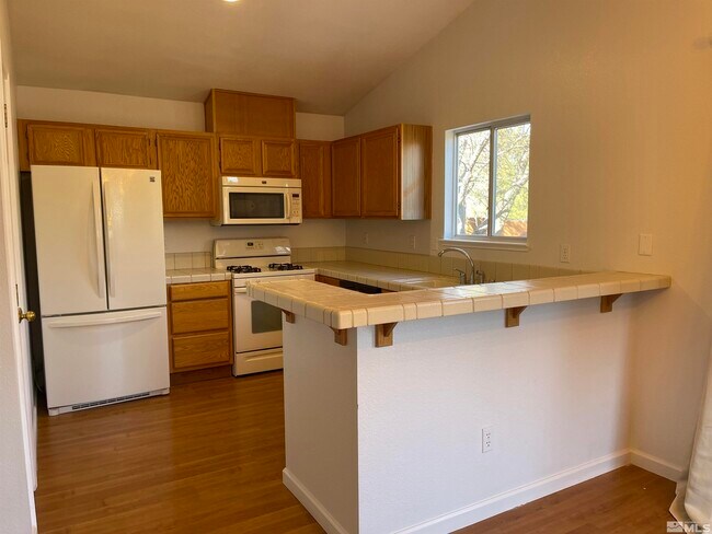 Building Photo - 4948 Bayridge Ln