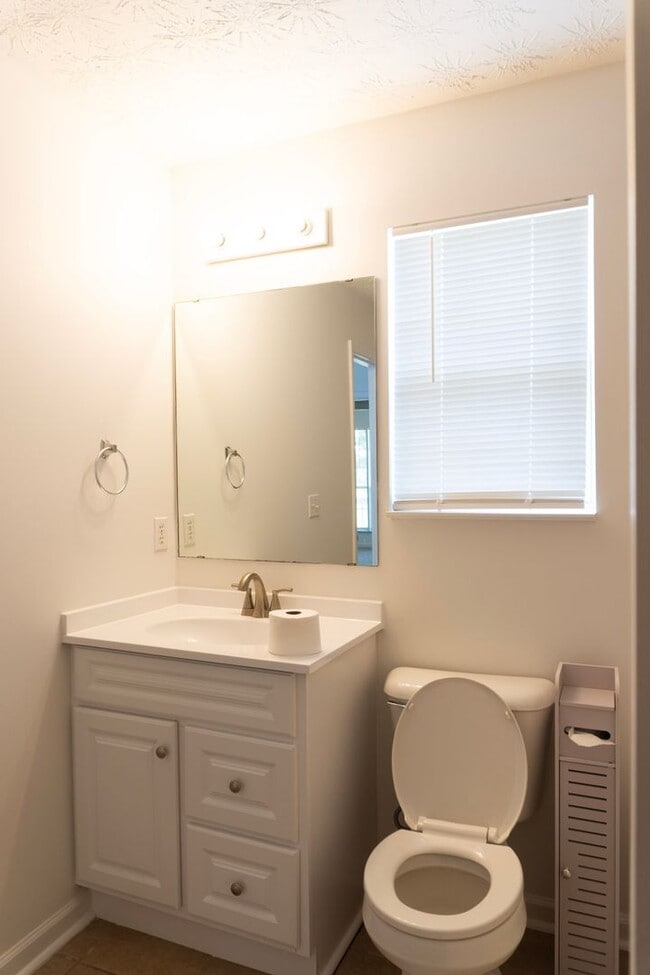 Building Photo - Three Bedroom Home Available NOW near 331 Bridge! With Solar!! Basic internet included as well!