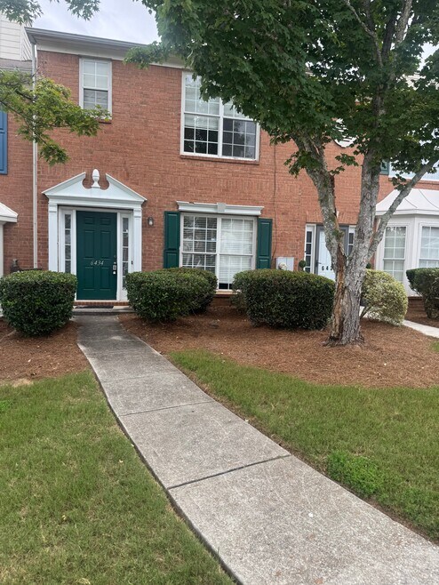 Building Photo - 6434 Parkway Trace