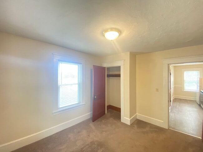 Building Photo - 16 Linwood St