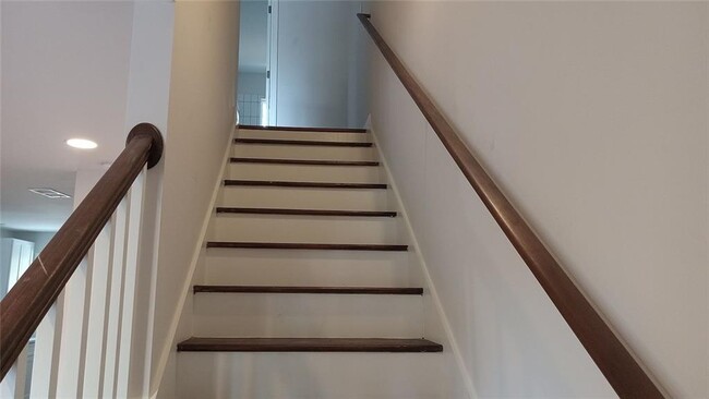 Building Photo - 2156 Park Terrace