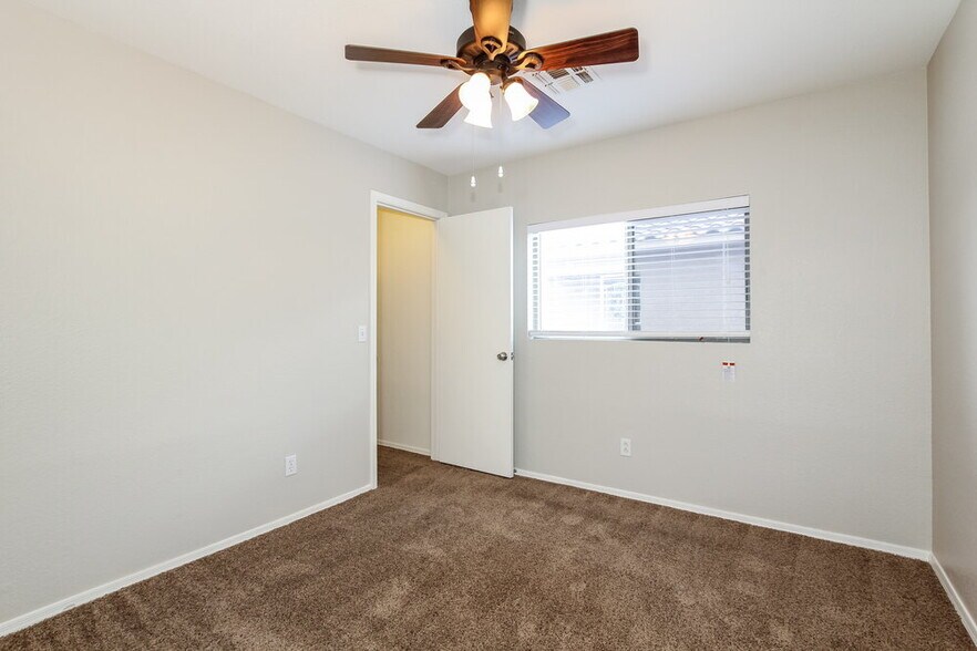 Building Photo - 3008 W White Feather Ln