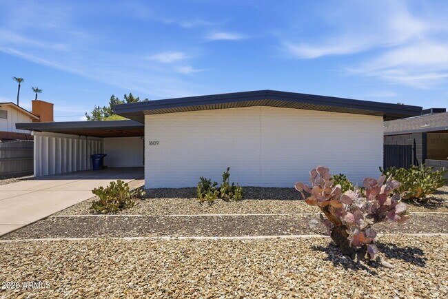 Building Photo - 1609 E Gaylon Dr