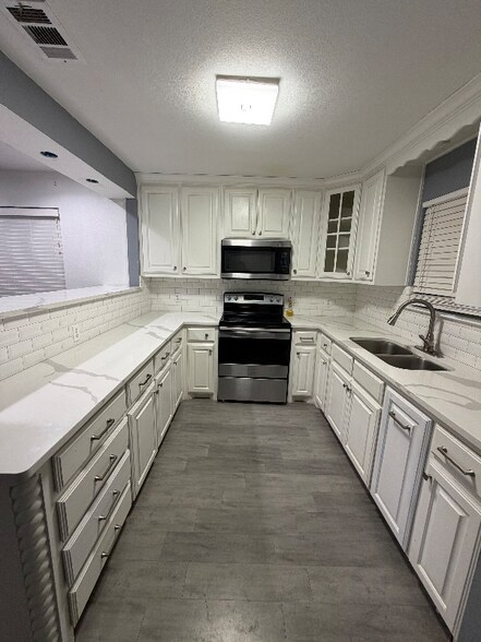 Building Photo - 5244 Toro Bravo Dr