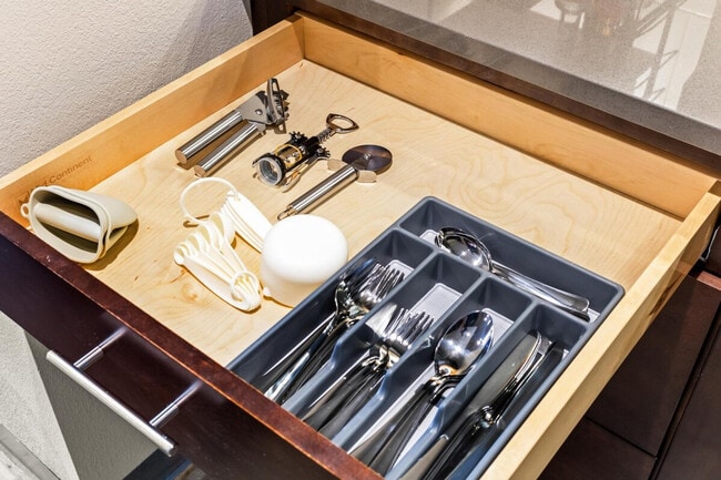 Building Photo - 606 N Washington Ave