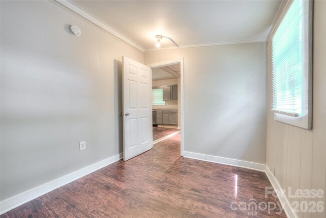 Building Photo - 620 N Moran St