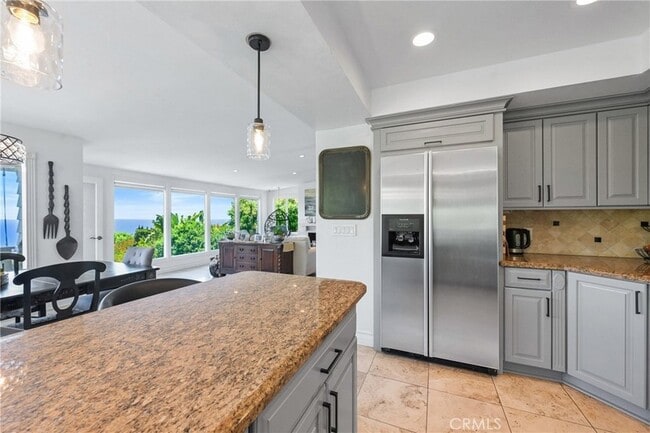 Building Photo - 875 Coast View Dr
