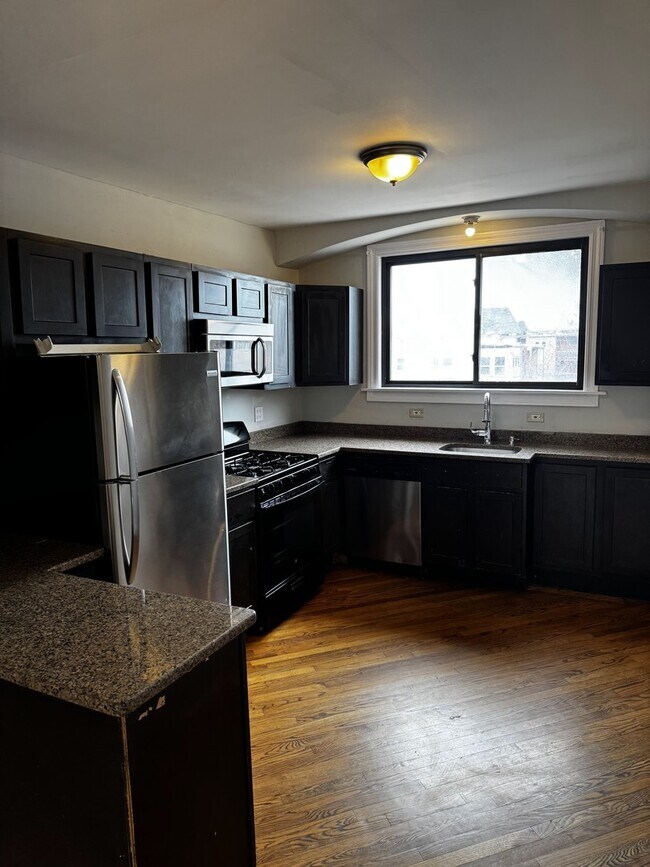 Building Photo - 5655 N Spaulding Ave