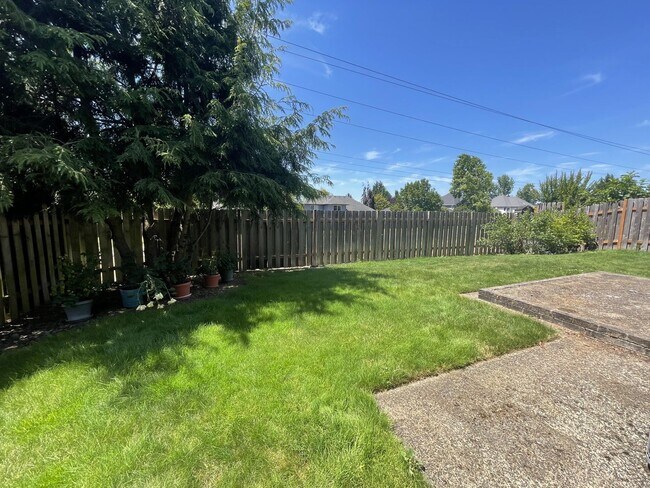 Building Photo - 5241 NW Skycrest Pkwy