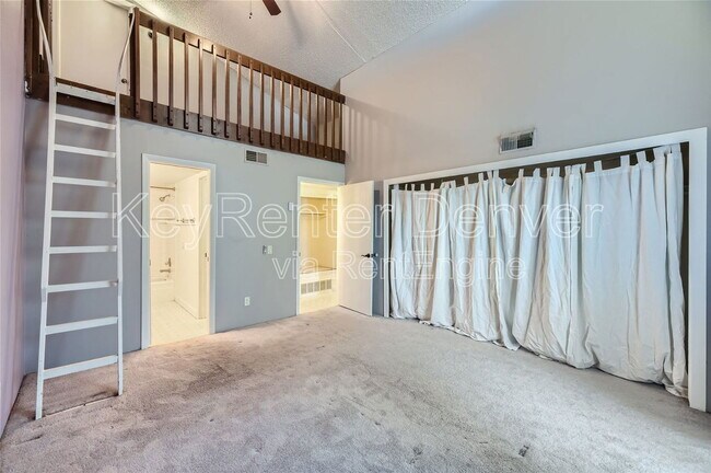 Building Photo - 9727 E Peakview Ave