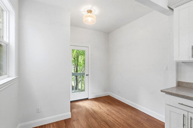 Building Photo - Lovely 2 Bed, 1 Bath Haight Ashbury Flat