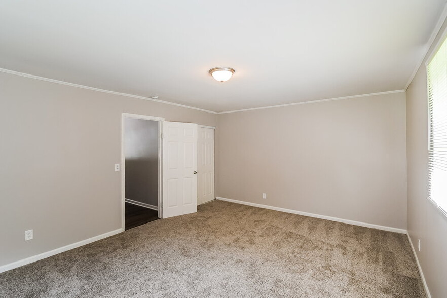 Building Photo - 5204 Mays Dr