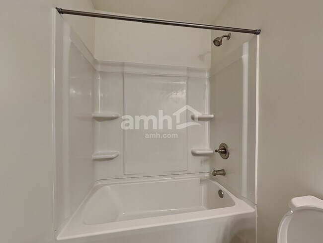 Building Photo - 724 Mary Ln Ext