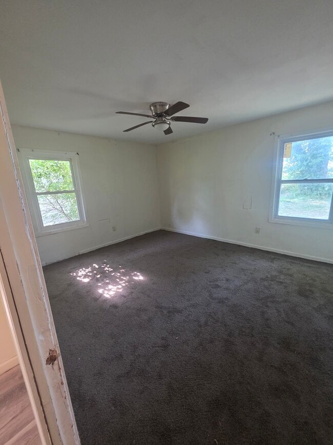 Building Photo - LIMITED TIME**NO APPLICATION FEE**1/2 OFF ...