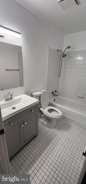 Building Photo - 17 Fairfax Ave