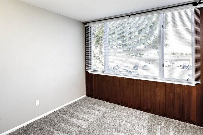 Building Photo - Amazing 2-Bedroom Apartment in Millard!