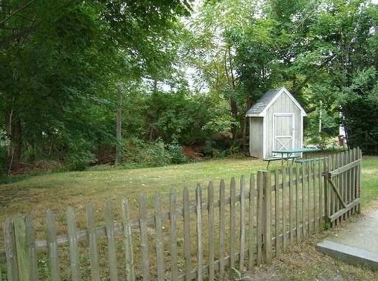 Building Photo - 8 Main St