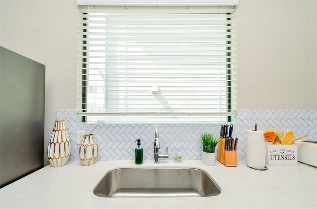 Building Photo - 3804 Leeland St