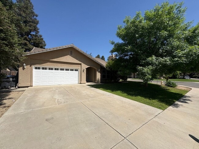 Primary Photo - Gorgeous 4 Bedroom in NW Visalia!