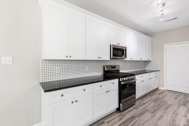 Building Photo - 79 Blue Creek Pl