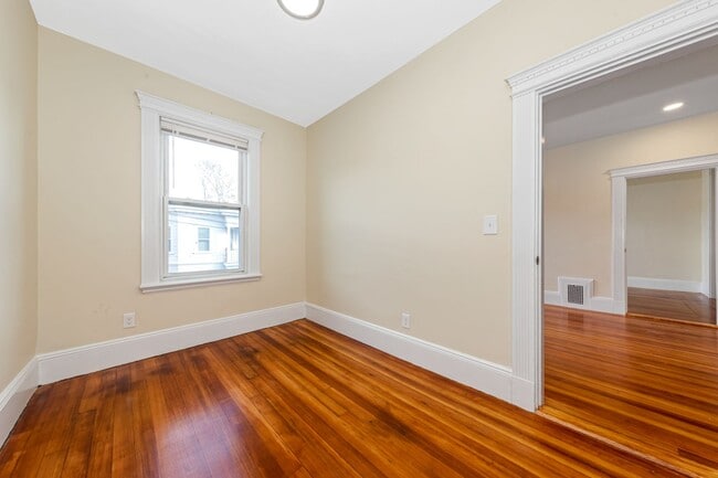Building Photo - 40 Brackett St