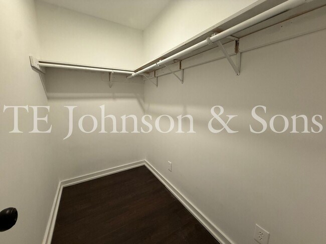Building Photo - 4309 Walnut Hollow Dr