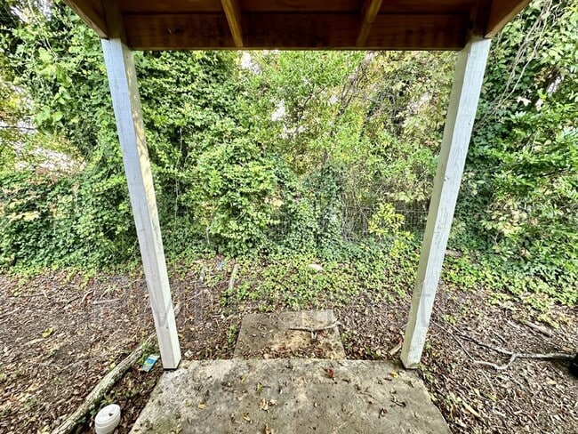 Building Photo - 522 Jasper St