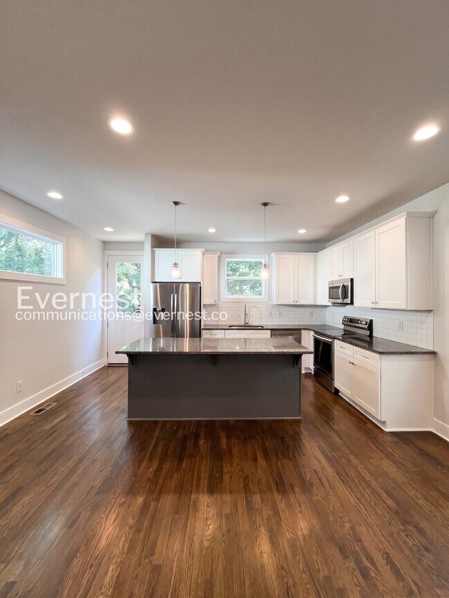 Building Photo - 3-Bed/3-Bath Home/Available Now!