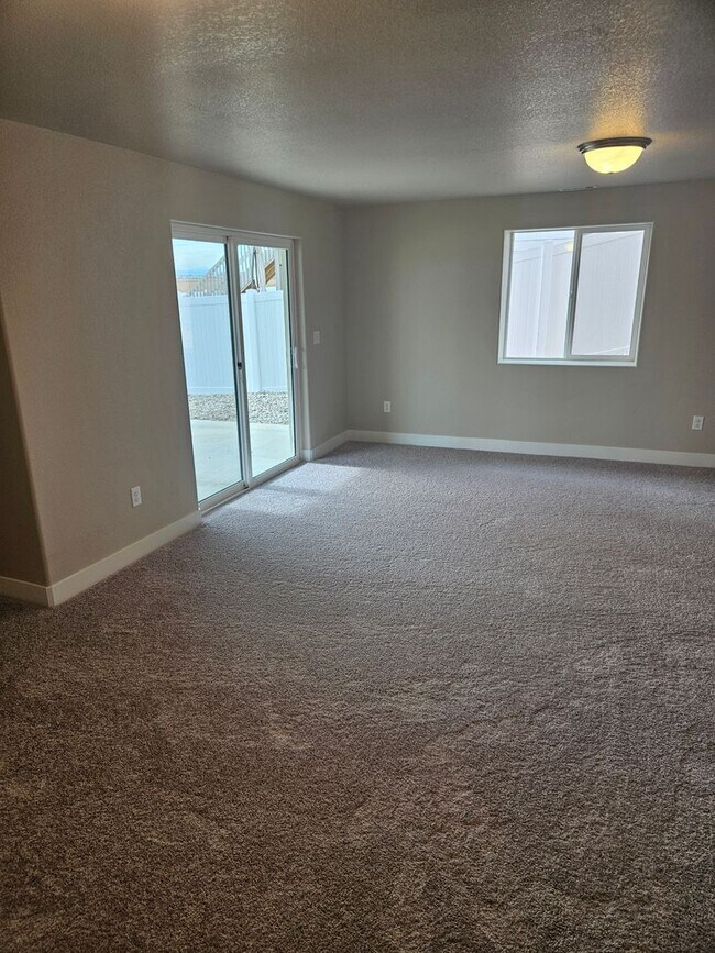 Building Photo - New  4 Bedroom Home in Johnstown