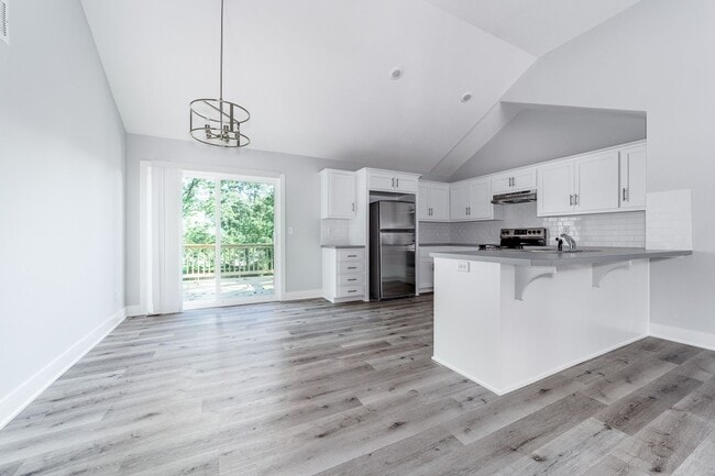 Building Photo - Move-In Ready 4-Bedroom Beauty with Modern...